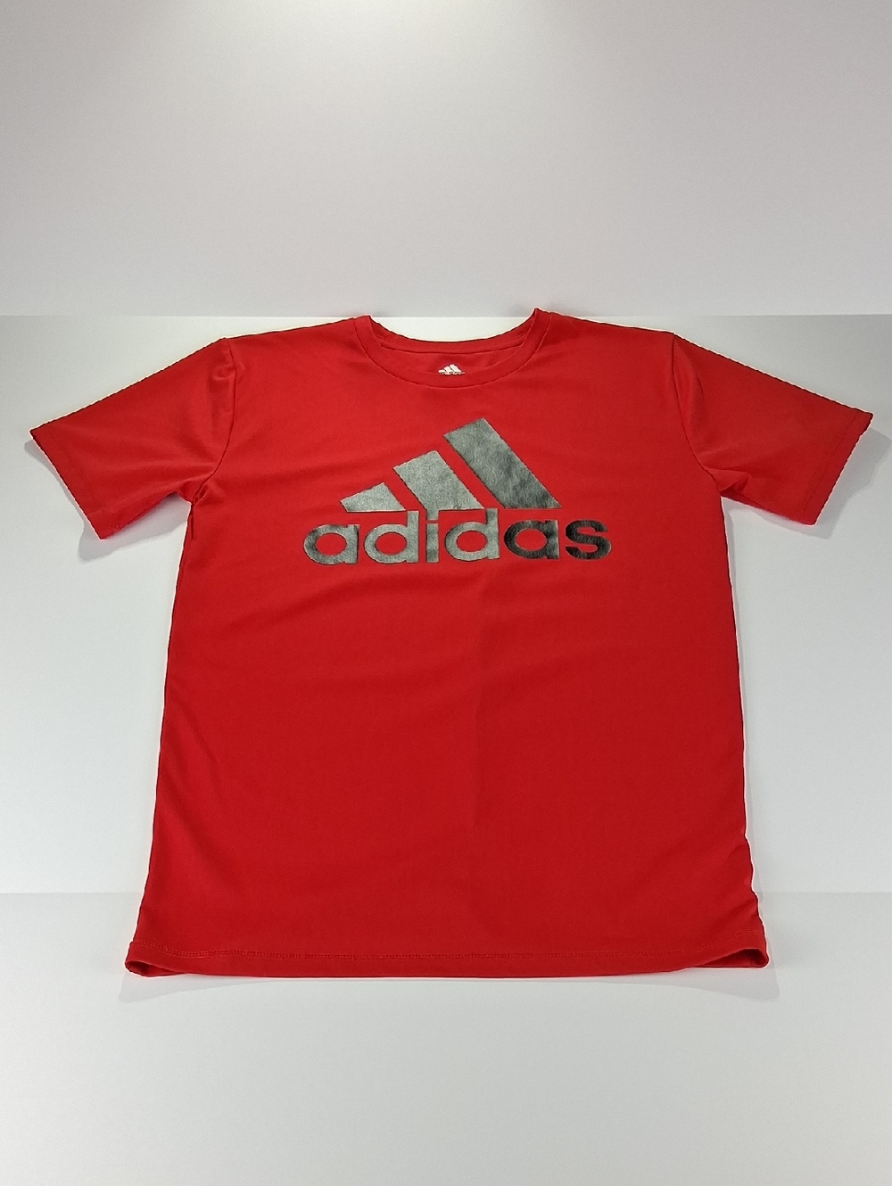 Boys Adidas Short Sleeve Tee Shirt Size Large (14/16) with Black Adidas Logo Red
